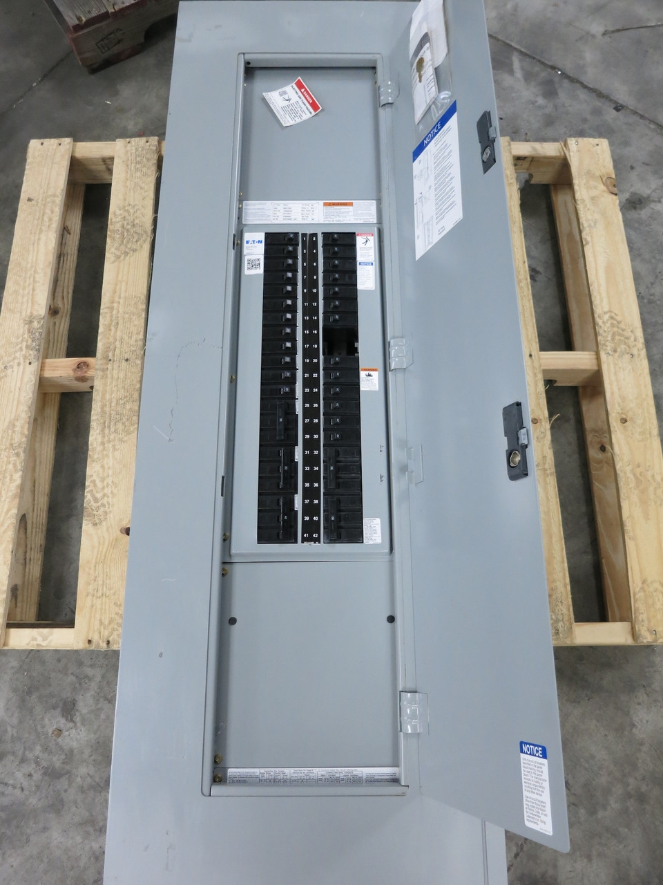 NEW Eaton PRL1a 400A 208/120V MLO Breaker Panel Board 3PH 4W 400 Amp 208Y (DW6988-1)