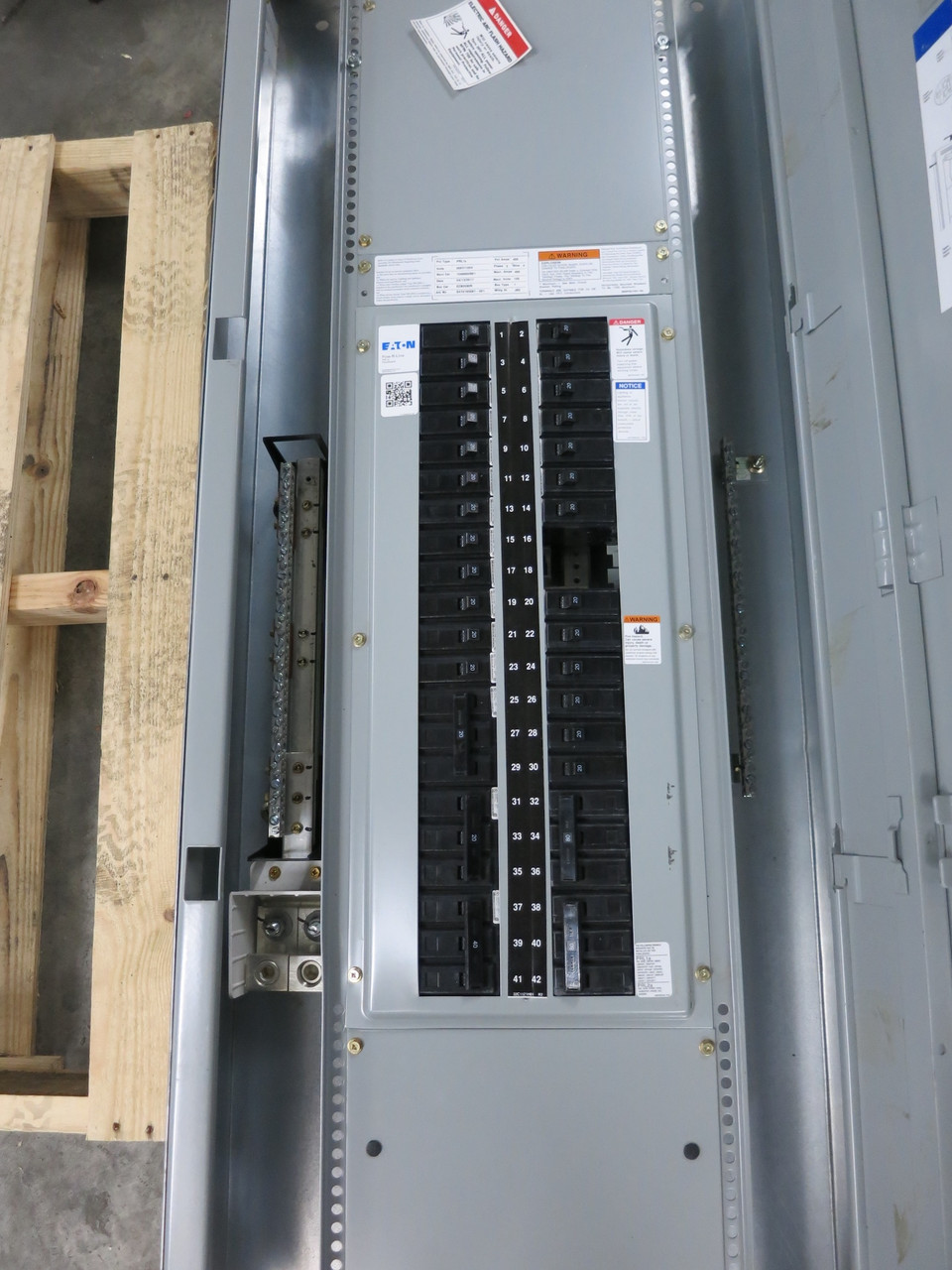 NEW Eaton PRL1a 400A 208/120V MLO Breaker Panel Board 3PH 4W 400 Amp 208Y (DW6988-1)
