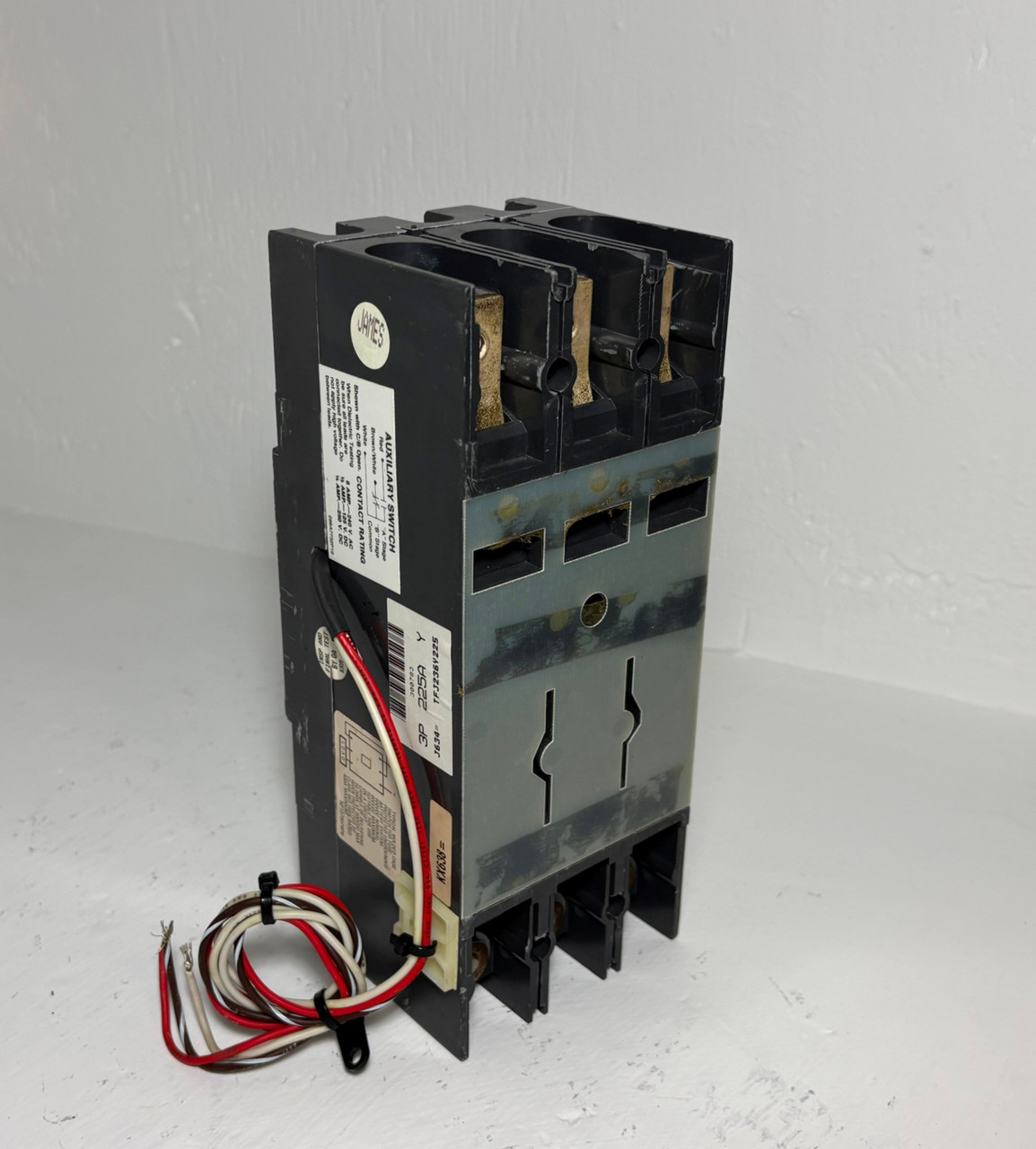 GE TFJ236Y225 225A Molded Case Switch Green Label w Aux 225 Amp General Electric (EM5404-3)
