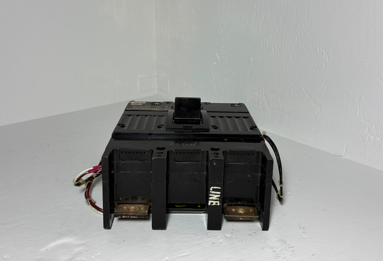 GE TJK426F000 400A 2 Pole Breaker w 300 Amp Trip Aux & Shunt 2P General Electric (EM5399-1)