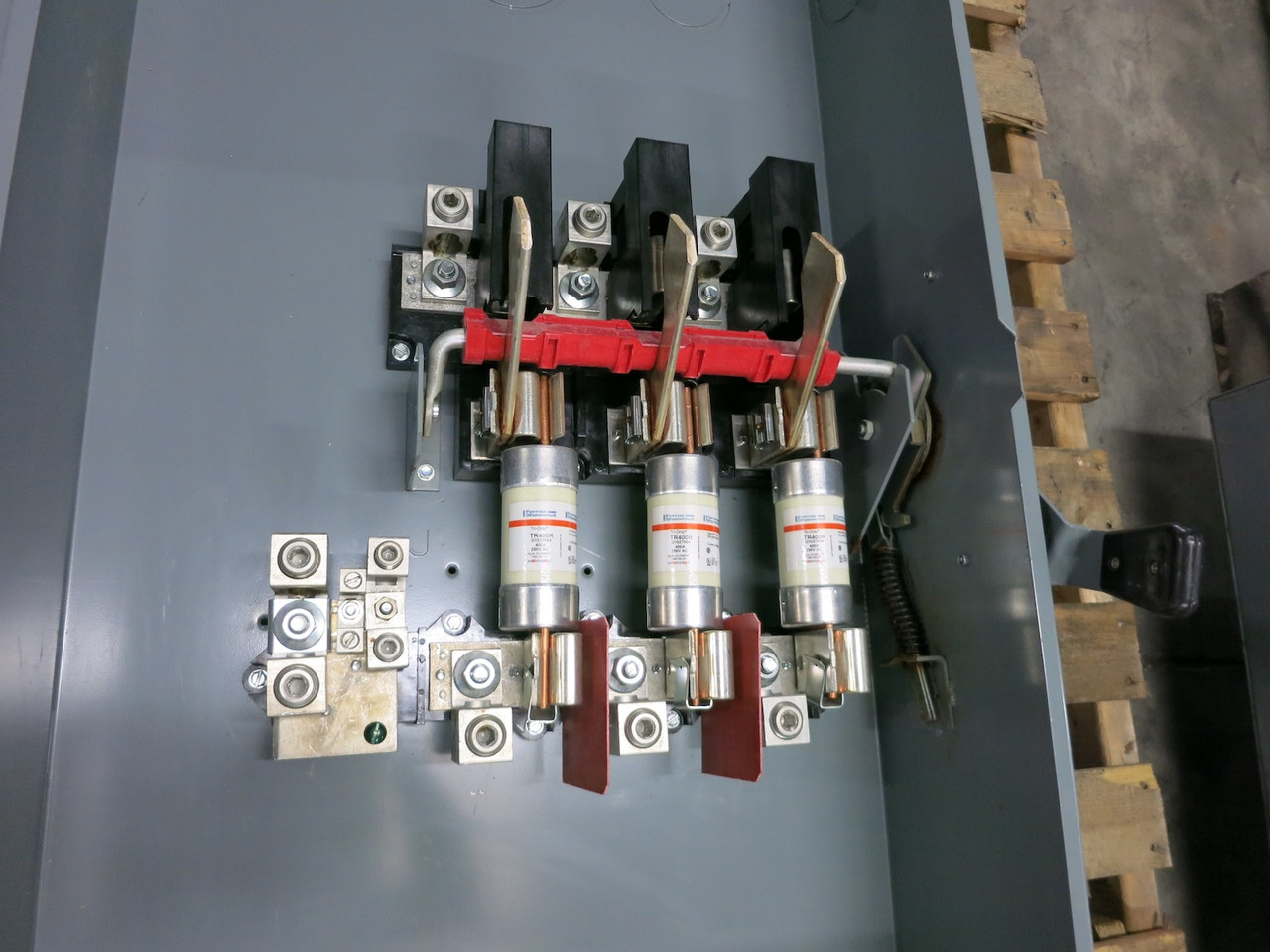 Square D D325N 400A 240V Fusible Safety Switch Disconnect 400 Amp D325-N E03 (DW6887-1)