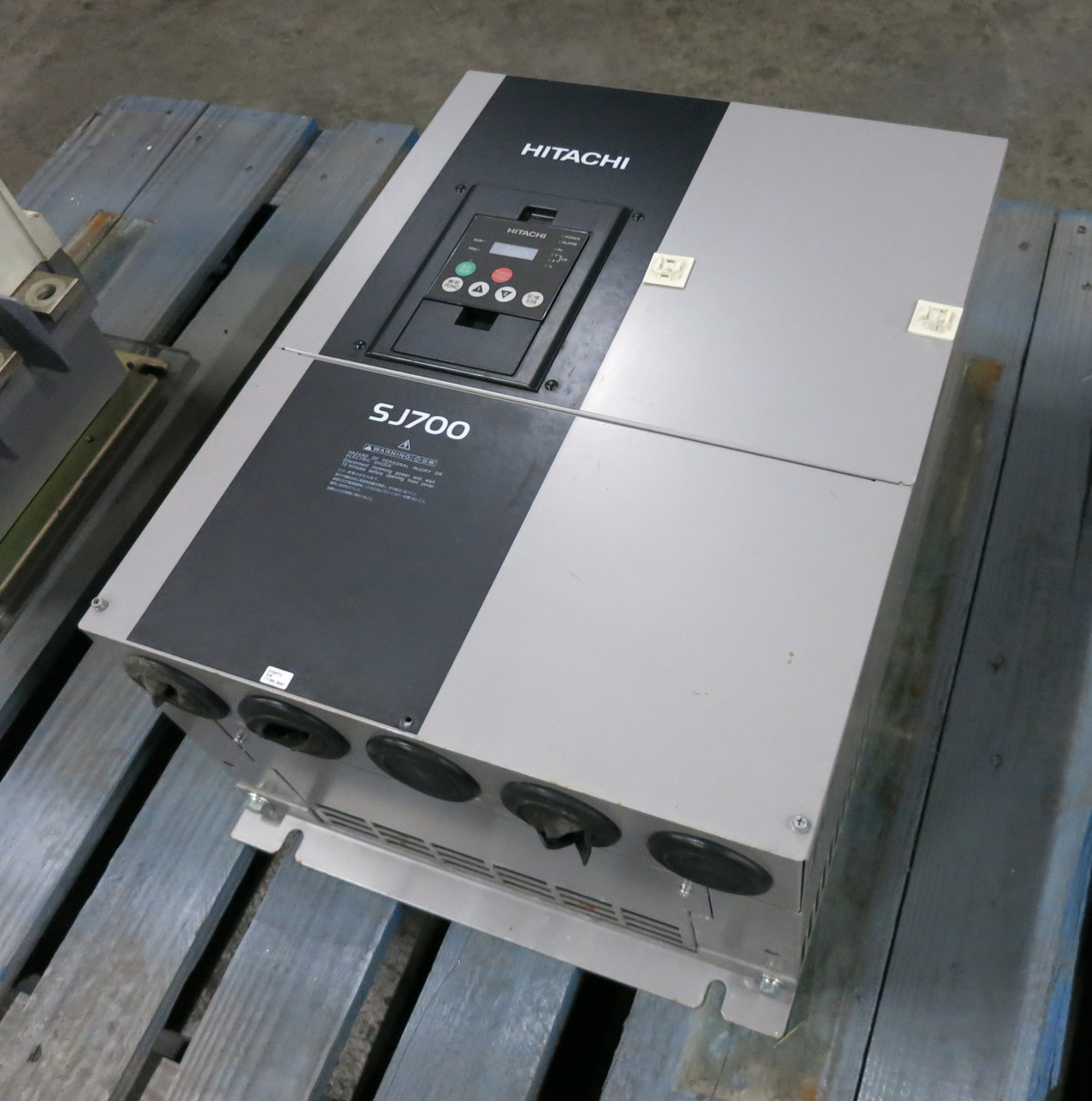 Hitachi SJ700-370HFF2 50 HP AC Transistor Inverter VS Drive 480V 75A 37kW 50HP (DW7024-1)