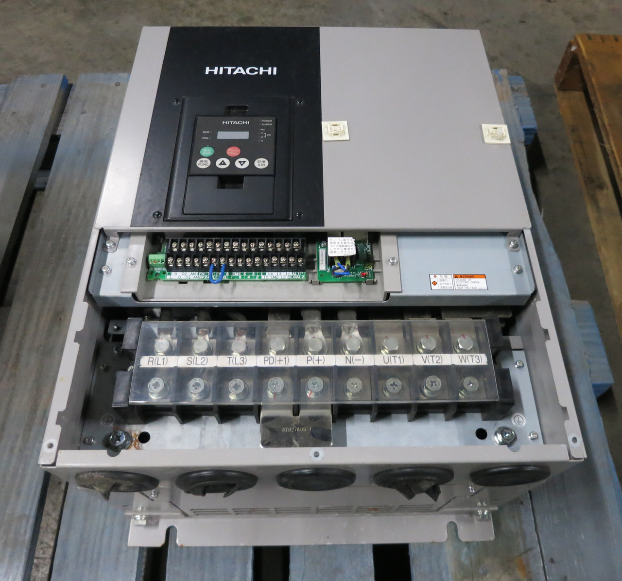 Hitachi SJ700-370HFF2 50 HP AC Transistor Inverter VS Drive 480V 75A 37kW 50HP (DW7024-1)