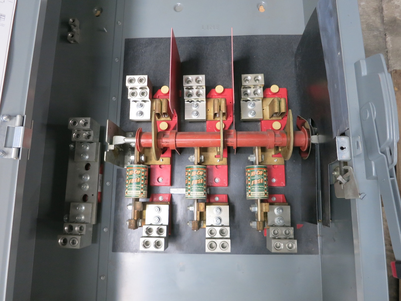 Square D H328N 1200A 240V Fusible Safety Switch Disconnect 1200 Amp H328-N (DW7052-1)