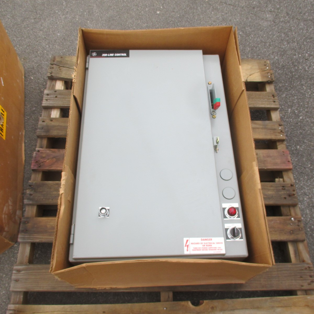 NEW GE Magnetic Starter Fused Combo Box Size 3 100A 300-Line 480V Coil NIB (AH0520-1)