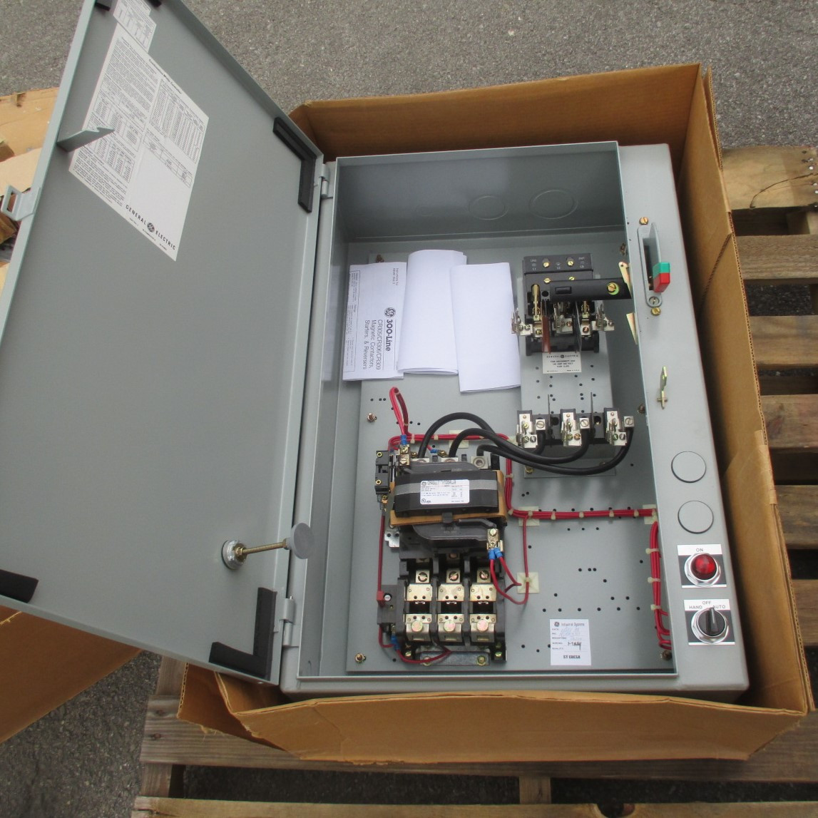 NEW GE Magnetic Starter Fused Combo Box Size 3 100A 300-Line 480V Coil NIB (AH0520-1)