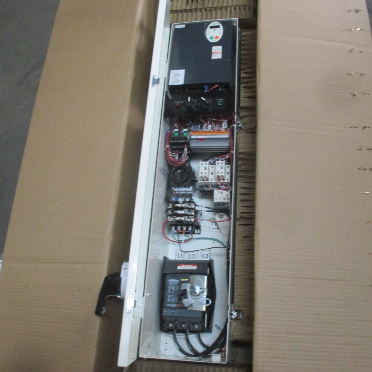 NEW Square D ATV212 S-Flex VS Drive Controller 10 HP Enclosed SFD212HG2Y 208V (AH0528-1)