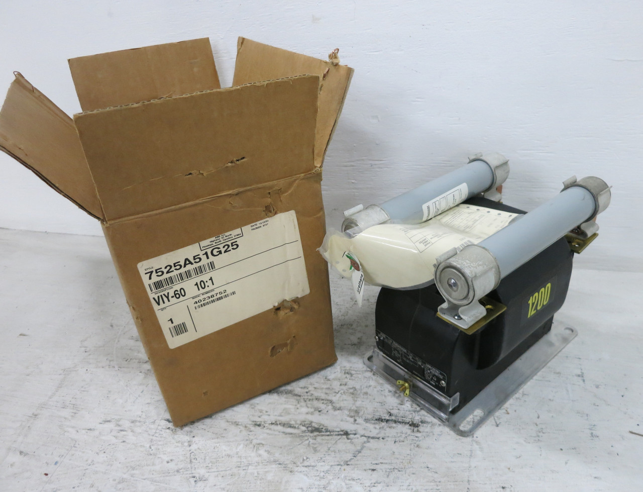 NEW ABB 7525A54G25 VIY-60 Voltage Transformer Ratio 10:1 1200/2078Y 1200-120 (DW7077-1)