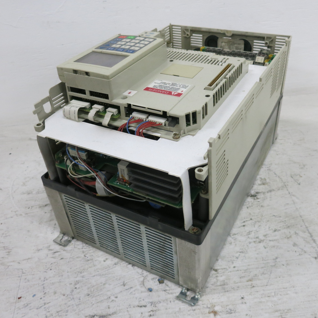 Telemecanique ATV66D16N4 Altivar 66 AC VS Drive 20HP 15kW 460V ATV66-D116N4 (DW7075-1)