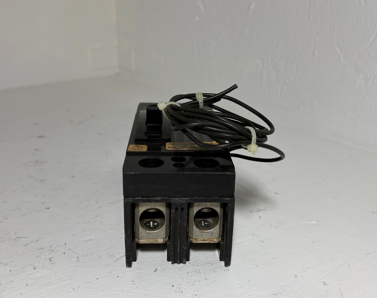 GE TQD22YT225 225A Molded Case Switch w/ Shunt 2P 240V 225 Amp General Electric (EM5442-1)