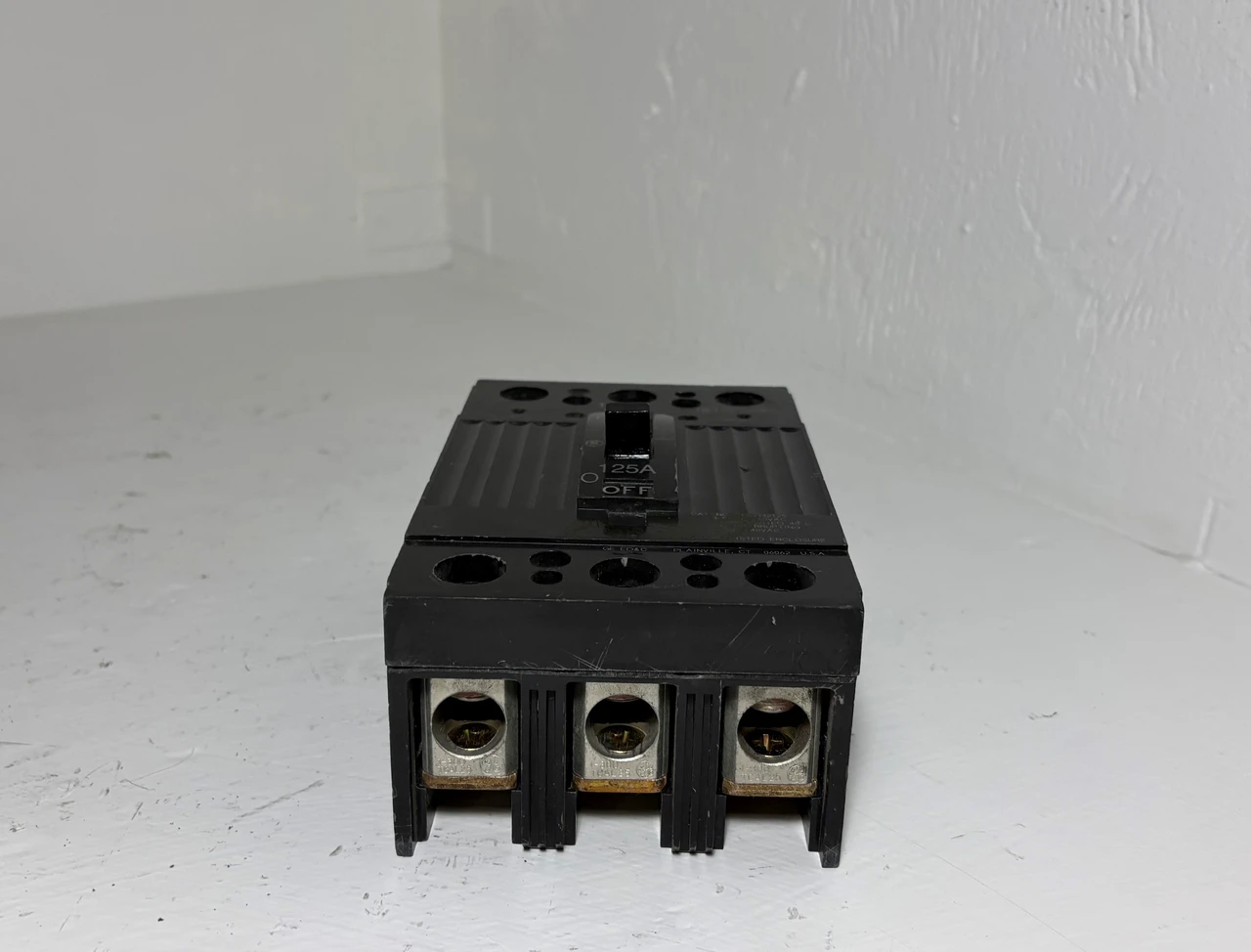 GE THQD32125 125A Circuit Breaker Type THQD 3 Pole 240V 125 Amp General Electric (EM5441-1)