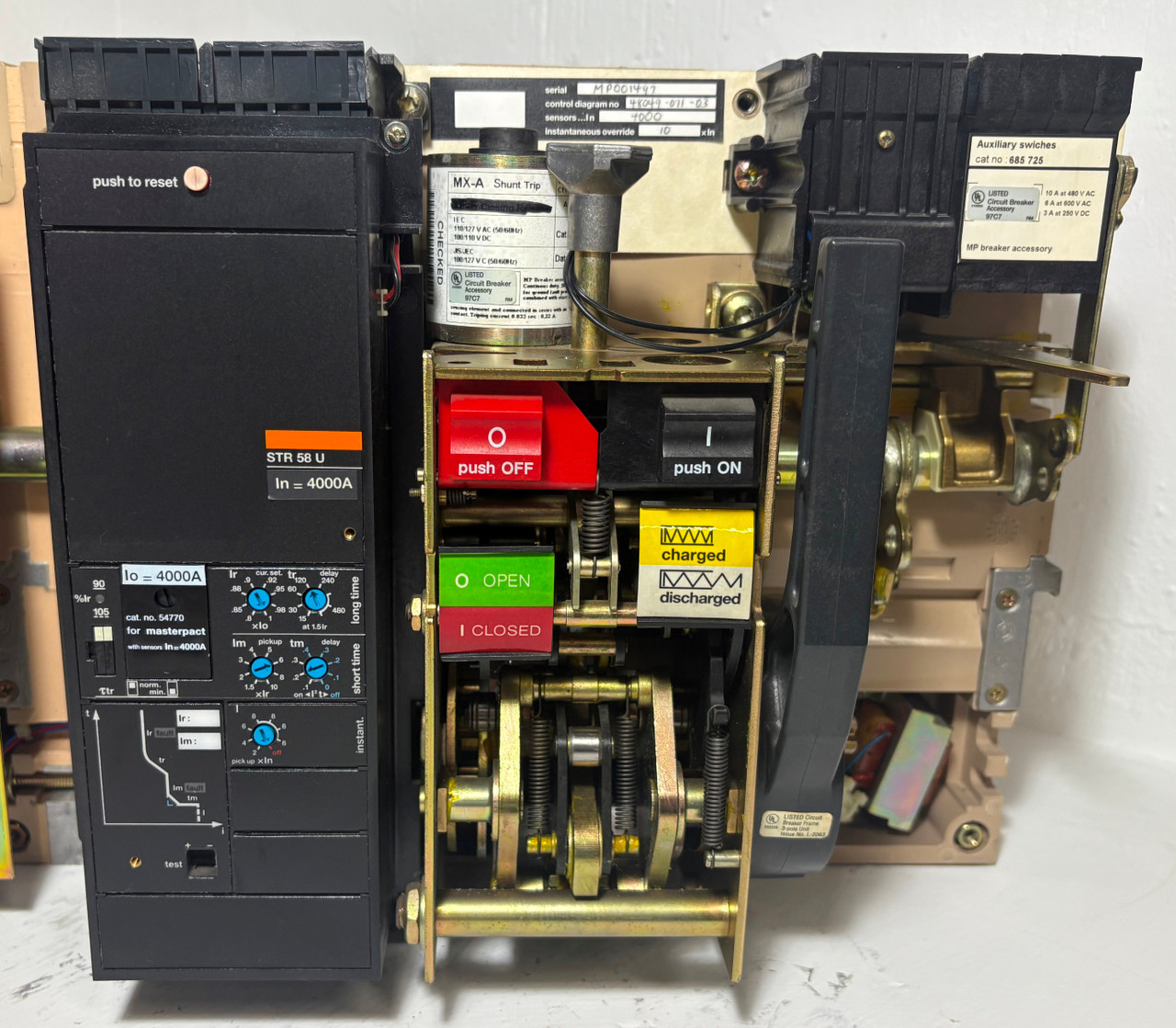 Merlin Gerin MP40H1 4000A Masterpact Circuit Breaker w 4000 Amp Plug & Shunt LSI (EM5449-2)