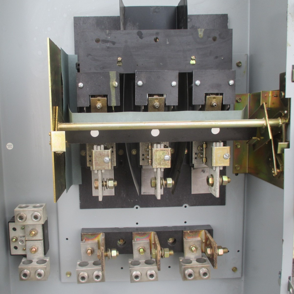 General Electric GE TH4326 600A Model 9 240V Heavy Duty Fusible Safety Switch 4W (AH0562-1)