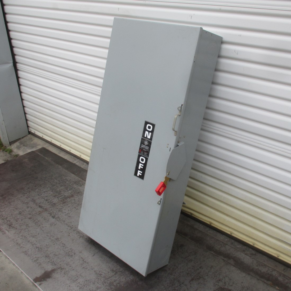 General Electric GE TH4325 400A Model 9 240V Heavy Duty Fusible Safety Switch 4W (AH0561-1)