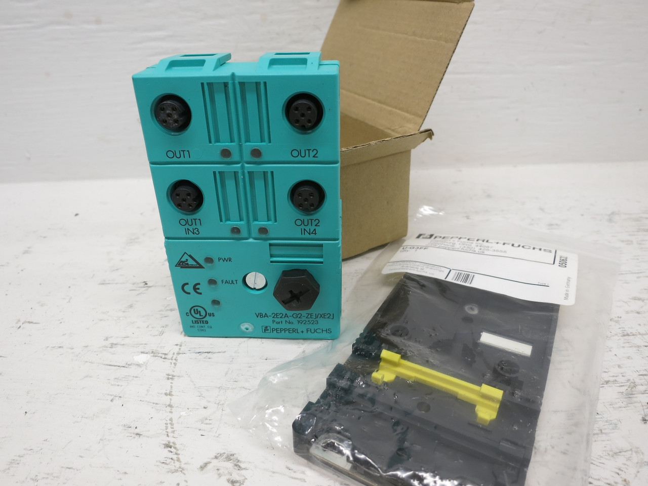 NEW Pepperl Fuchs VBA-2E2A-G2-ZEJ/XE2J AS-i Actuator Sensor + U-G3FF Base 192523 (DW7106-3)