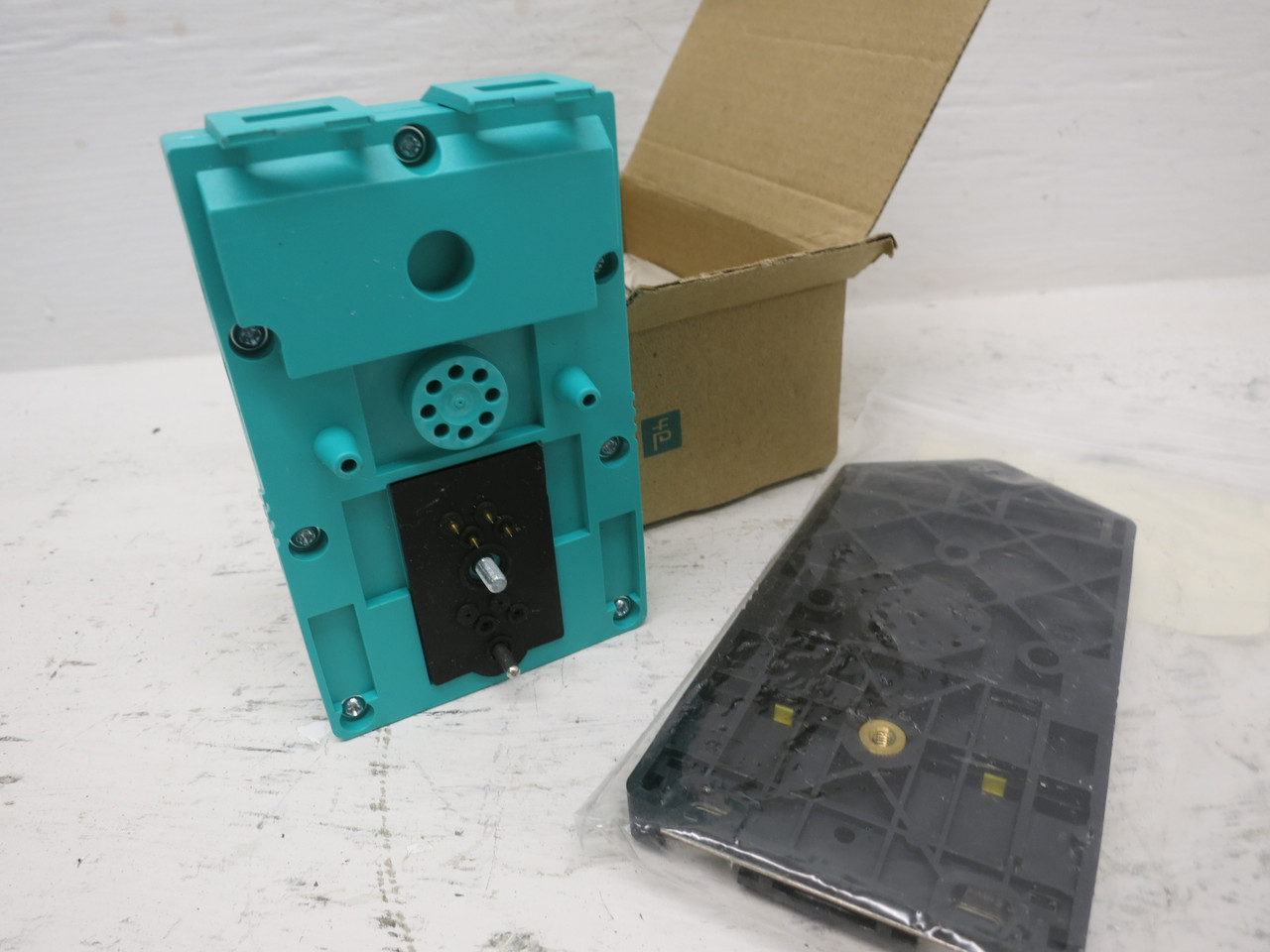 NEW Pepperl Fuchs VBA-2E2A-G2-ZEJ/XE2J AS-i Actuator Sensor + U-G3FF Base 192523 (DW7106-3)