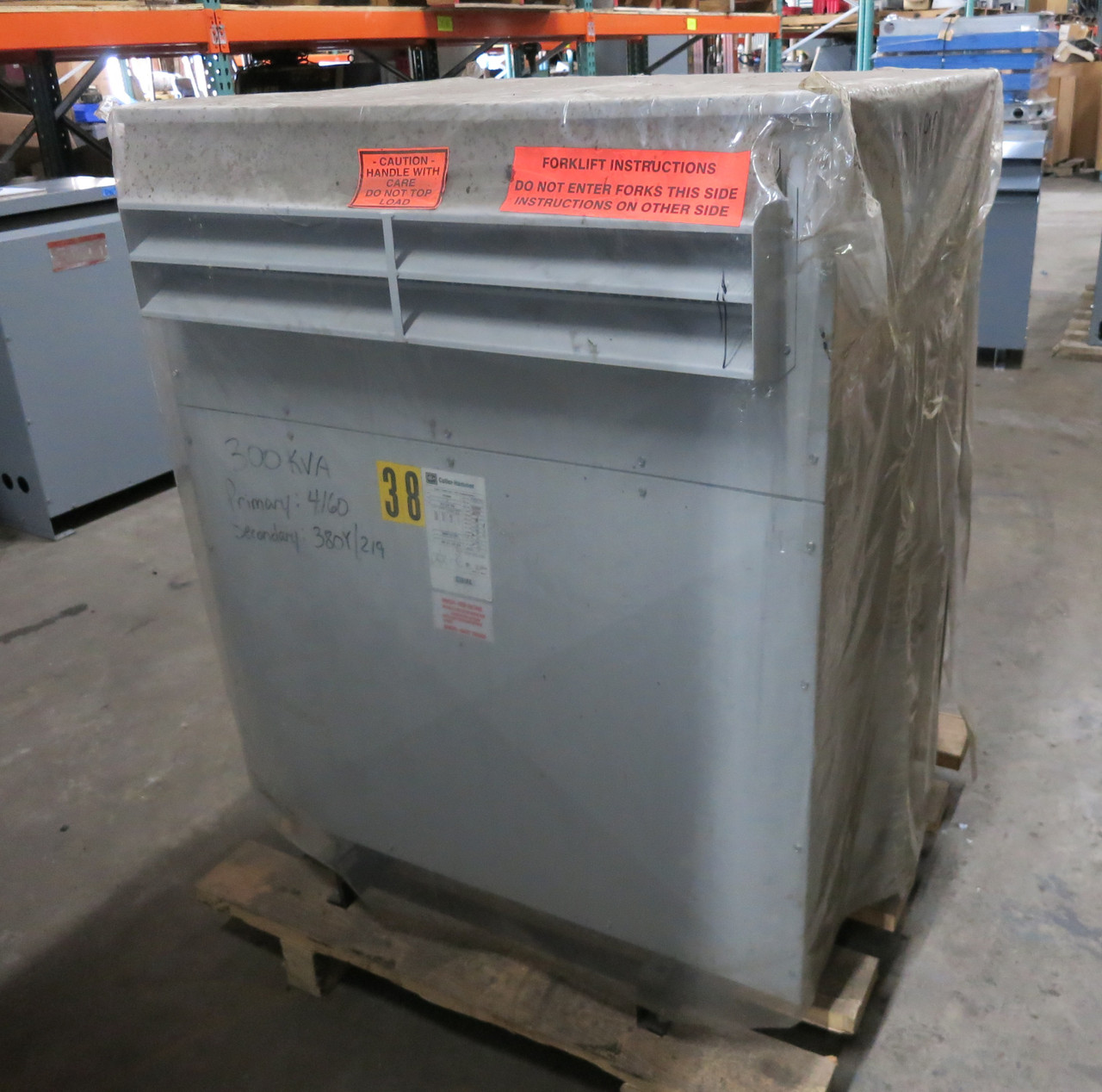 NEW Cutler Hammer 300 kVA 4160 Delta - 380Y/219 V 3PH Dry Type Transformer 4160V (DW7146-1)
