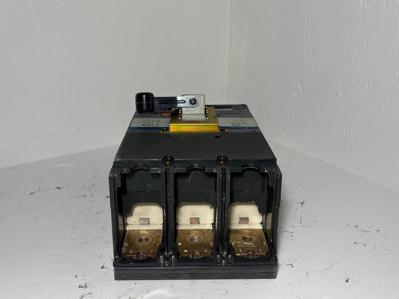 GE SKHB36DC0800 800A Circuit Breaker w/ 800 Amp Plug & Aux 3P General Electric (EM5473-1)
