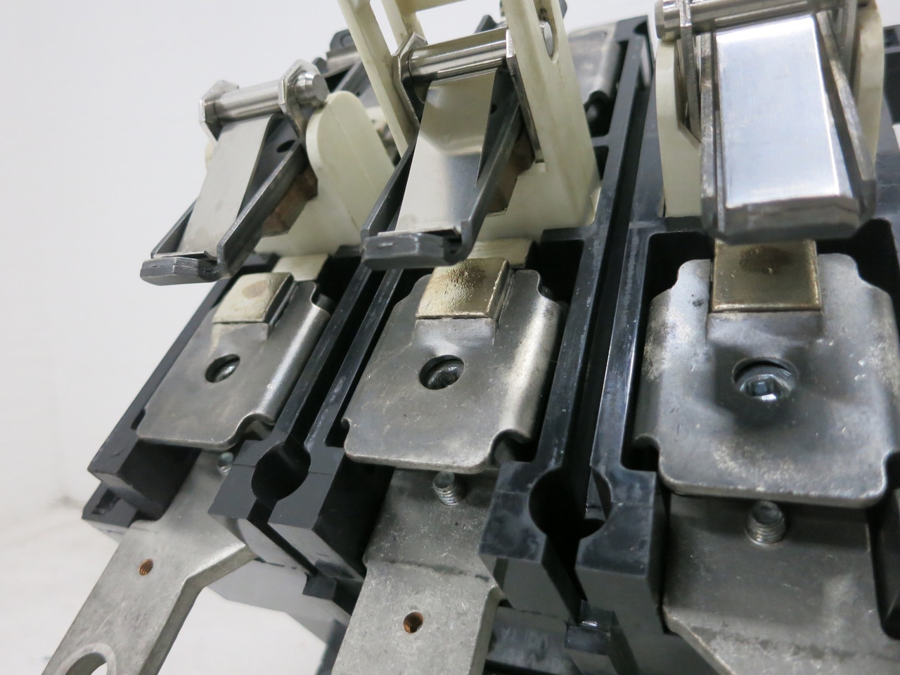 ABB EH550C-QL Motor Contactor EH-550 800A 400 HP @ 480V 125 VDC Coil EH550 SK827 (DW7178-1)