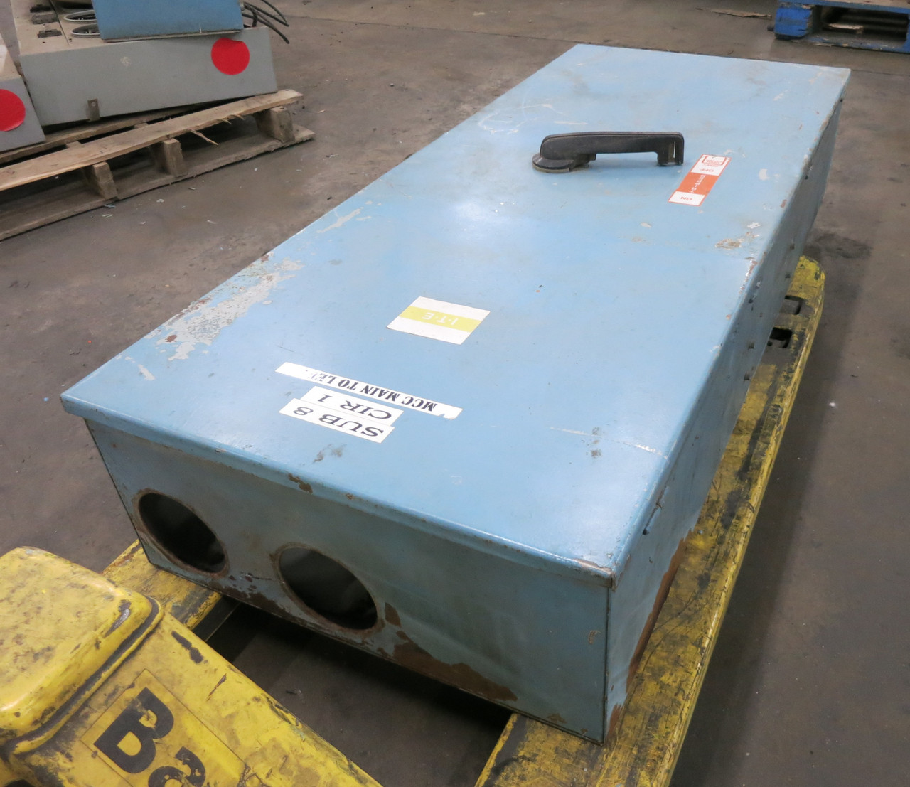 ITE KM-12 600A Circuit Breaker Enclosure w/ KM3-F800 600 Amp Type 12 Gould (DW7202-1)