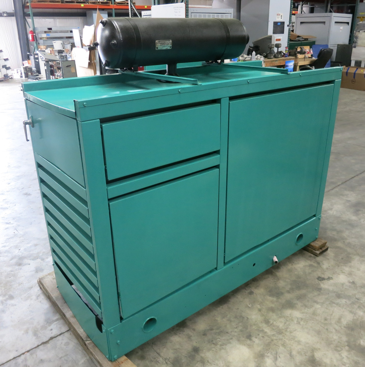 Onan 25 kW Generator 3PH LPG Genset Chrysler H225 Engine Transfer Switch 22 Hrs (DW7206-1)