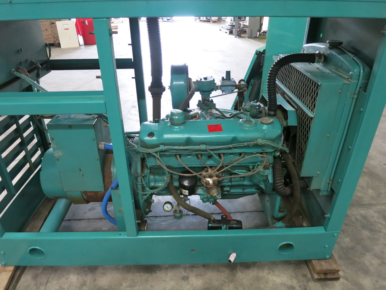 Onan 25 kW Generator 3PH LPG Genset Chrysler H225 Engine Transfer Switch 22 Hrs (DW7206-1)