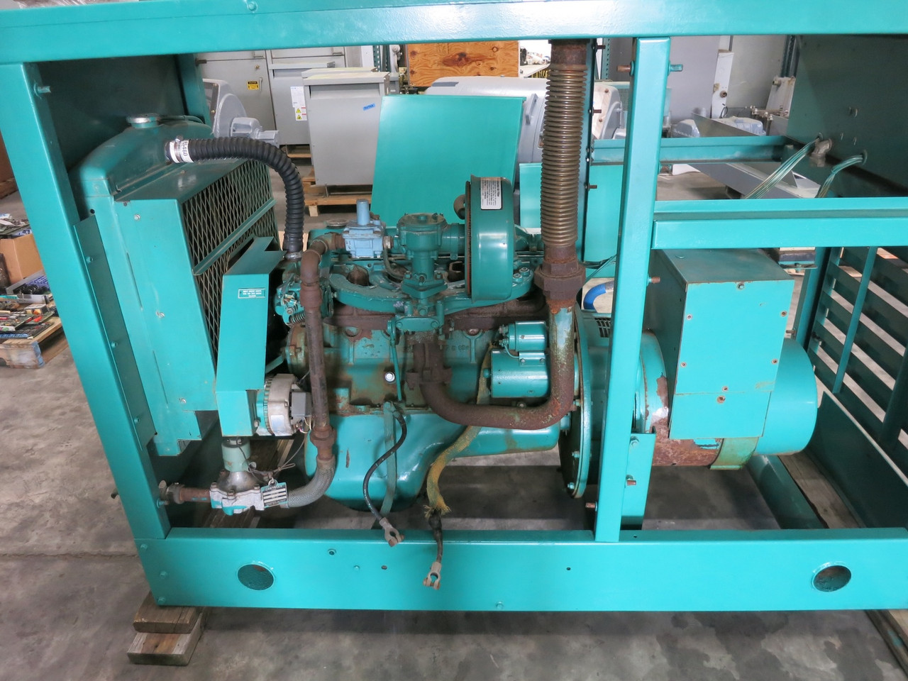 Onan 25 kW Generator 3PH LPG Genset Chrysler H225 Engine Transfer Switch 22 Hrs (DW7206-1)