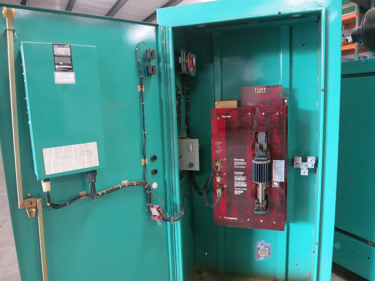 Onan 25 kW Generator 3PH LPG Genset Chrysler H225 Engine Transfer Switch 22 Hrs (DW7206-1)