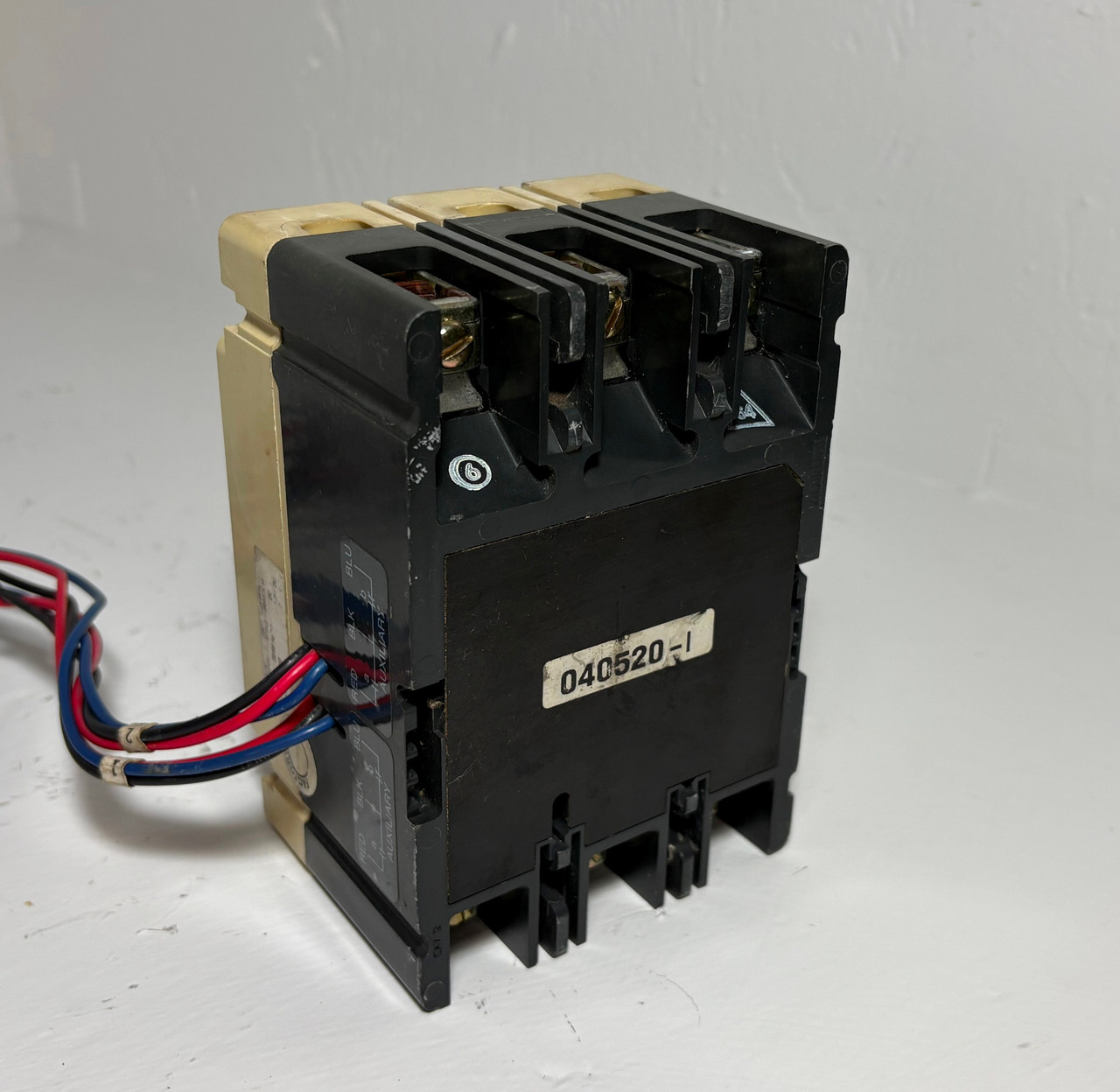 Cutler Hammer HMCP050K2CA12 50A Circuit Breaker Glossy w Aux 600V 3P HMCP 50 Amp (EM5496-1)
