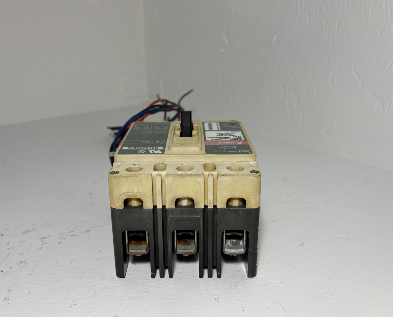 Cutler Hammer HMCP050K2CA12 50A Circuit Breaker Glossy w Aux 600V 3P HMCP 50 Amp (EM5496-1)