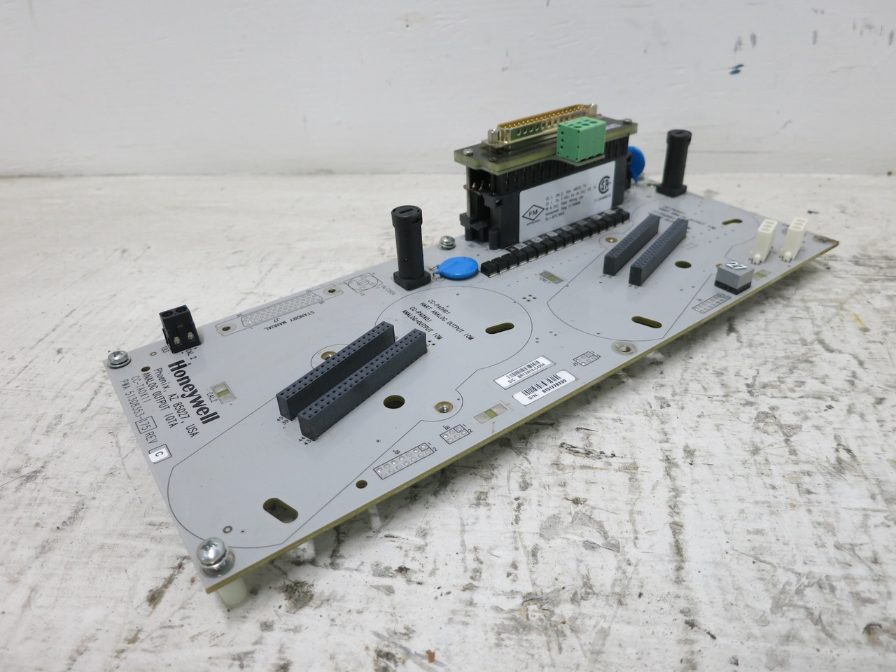 Honeywell CC-TAOX11 Analog Output IOTA DCS Module 51308353-175 Experion HART I/O (DW7214-3)
