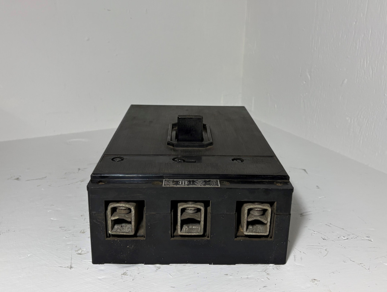 ITE Gould ET6135 400A Circuit Breaker w/ 250 Amp Trip Type ET KL Frame I-T-E 3P (EM5511-1)