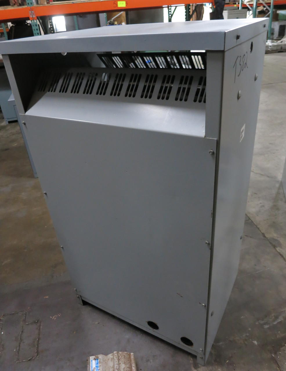 Cutler Hammer 220 kVA 575 Delta to 460Y/266 V 3PH Transformer D32002 575V - 460V (DW7244-2)