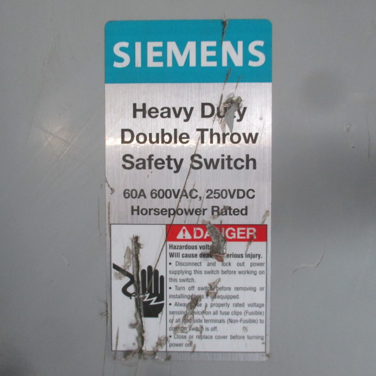 Siemens DTNF362J 60A 600V Non-Fusible Double Throw Heavy Duty 3R Safety Switch (AH0572-1)