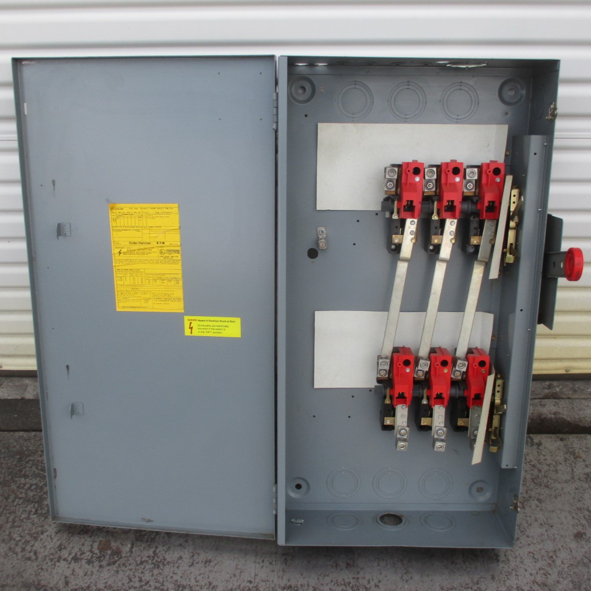 Cutler Hammer DT324UGK 200 Amp 240V Non-Fusible Double Throw Safety Switch Eaton (AH0574-1)