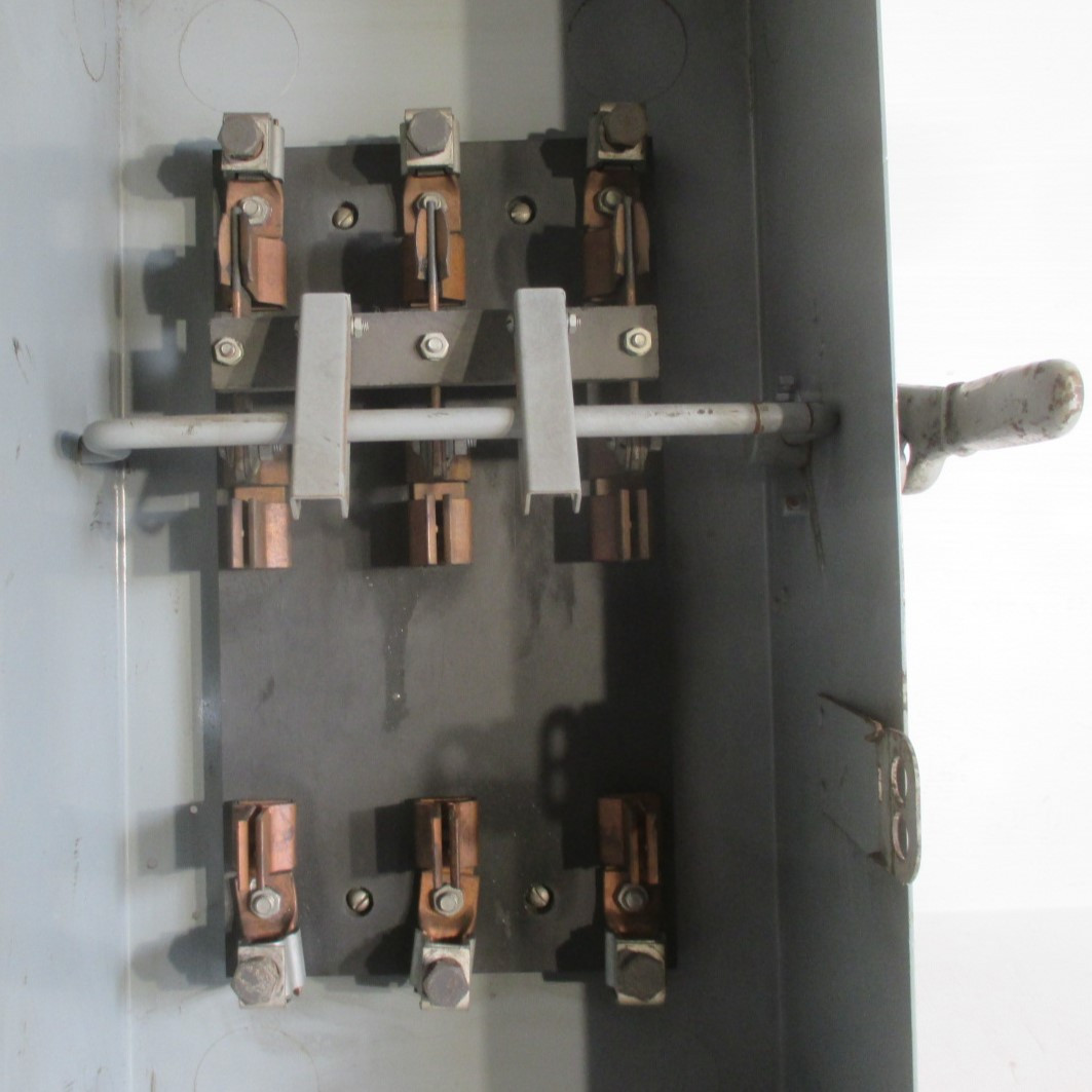 Cutler Hammer 4143H304 200A 240V 3P Fusible 3PH Safety Disconnect Switch 200 Amp (AH0592-1)