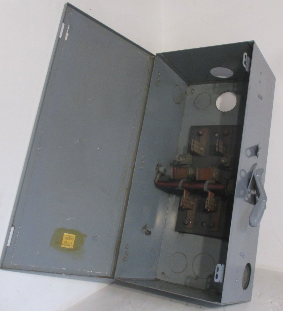 Cutler Hammer 4121H5 400A 240V 2P Non-Fusible Double Throw Transfer Switch 1PH (AH0591-1)