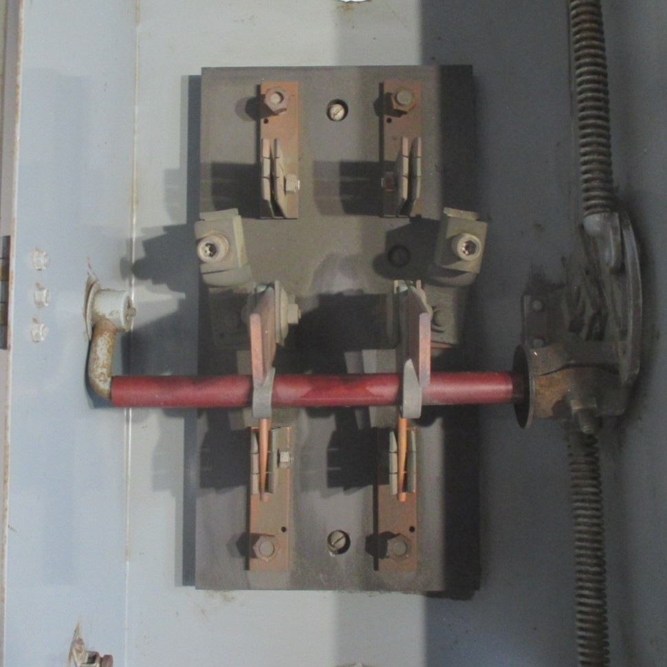 Cutler Hammer 4121H5 400A 240V 2P Non-Fusible Double Throw Transfer Switch 1PH (AH0591-1)