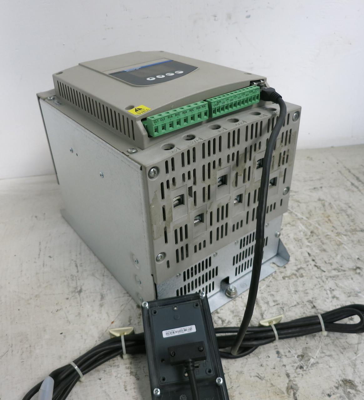 Telemecanique ATS48C11YU 75/100 HP Motor Soft Start AltiStart 48 Drive 75HP 460V (DW7296-1)