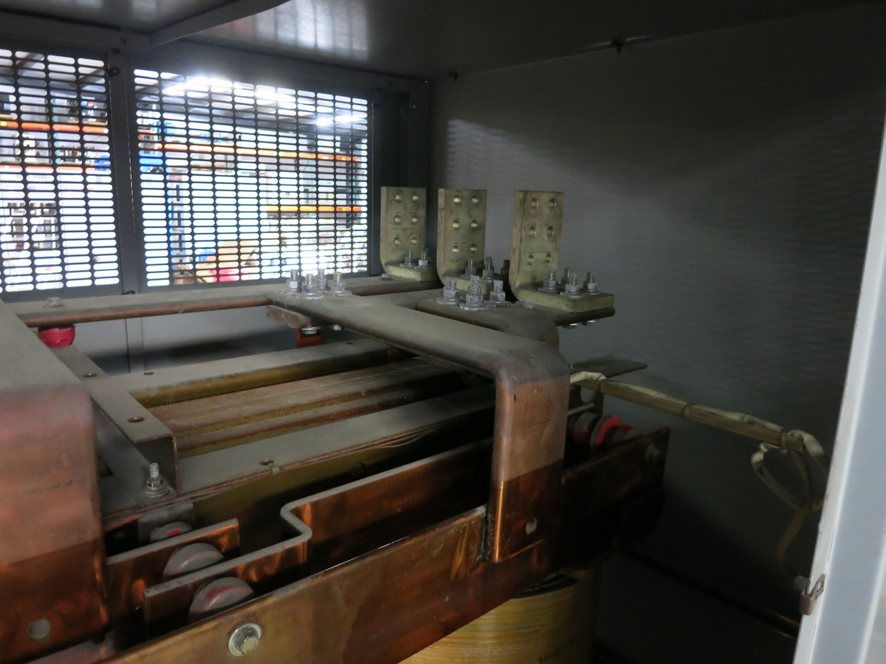 FPT 2500/3333 kVA 4160 Delta to 480 Delta V 3PH Transformer w/ Load Break Switch (DW7300-1)