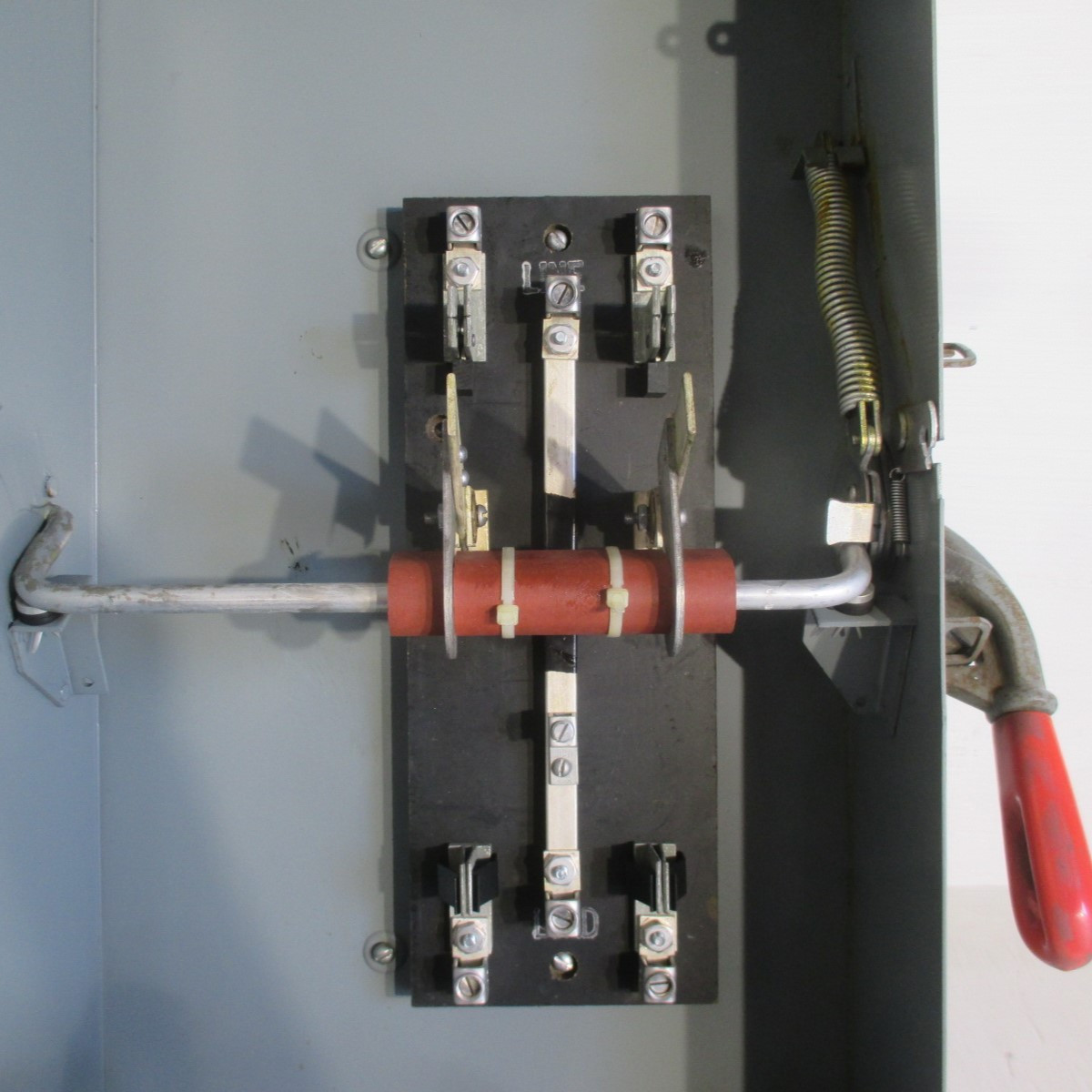 NEW General Electric 100A 240V 2 Pole (3SN) 3W w/ Neutral Fusible Safety Switch (AH0593-1)