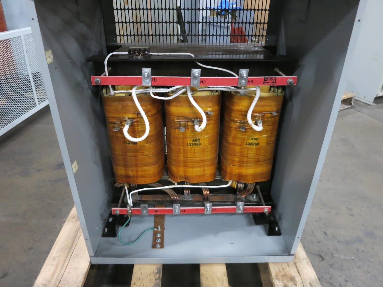 Hammond 118 kVA 460 Delta to 460Y/265 V 3PH Isolation Transformer 132050 460V (DW7304-6)