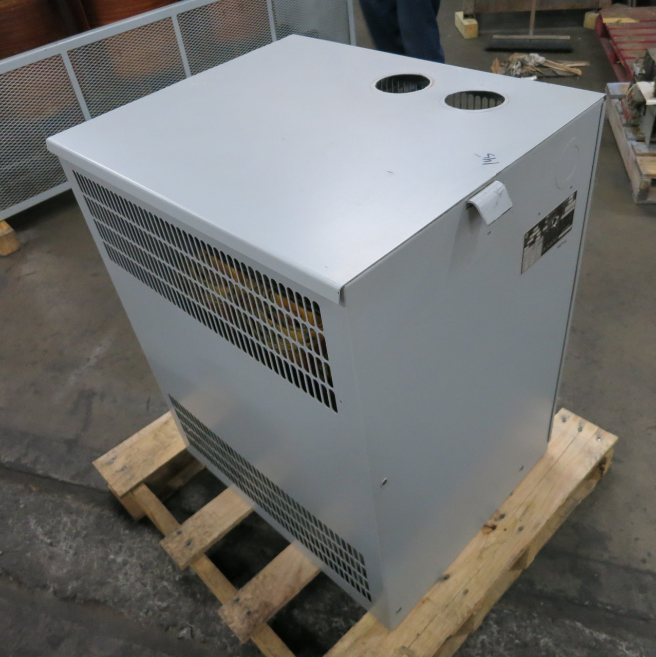 Hammond 145 kVA 460 Delta to 460Y/266 V 3PH Isolation Transformer 132049 460V (DW7314-2)