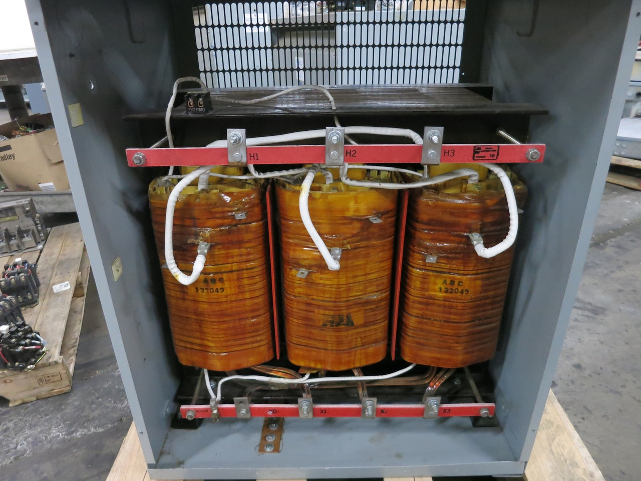 Hammond 145 kVA 460 Delta to 460Y/266 V 3PH Isolation Transformer 132049 460V (DW7314-2)