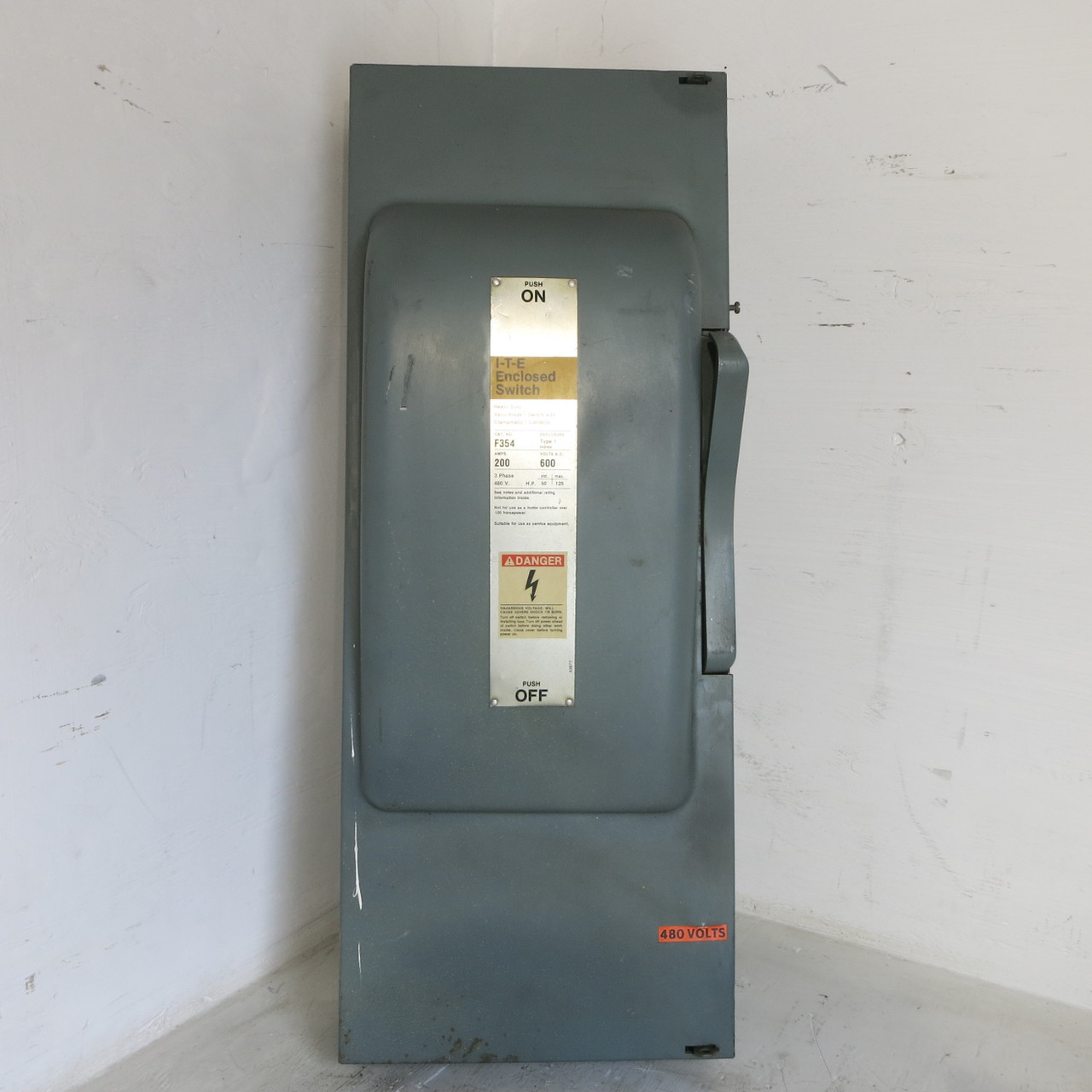 ITE F354 200A 600V Heavy Duty Fusible Safety Vacu-Break Switch 3PH 600 Amp I-T-E (AH0601-1)