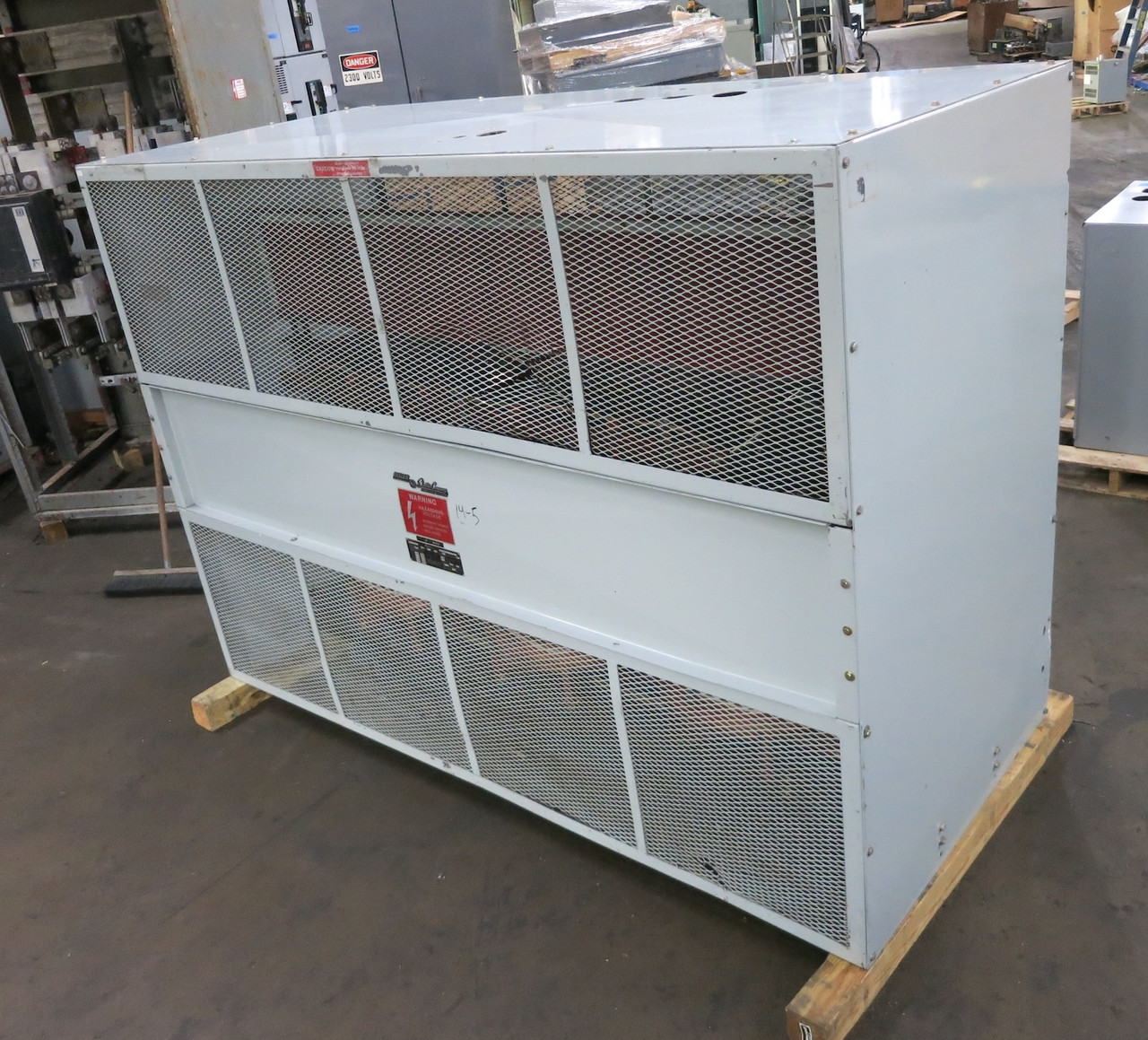 Basler 880 kVA 4160 Delta to 460Y V 3PH Dry Type Transformer 4160V - 460 V (DW7318-1)