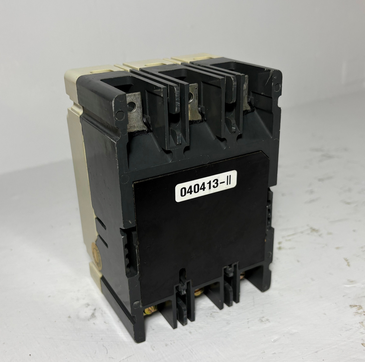 Cutler-Hammer EHD3060 60A Circuit Breaker Glossy Red 480 VAC 3P EHD3060L 60 Amp (EM5522-1)