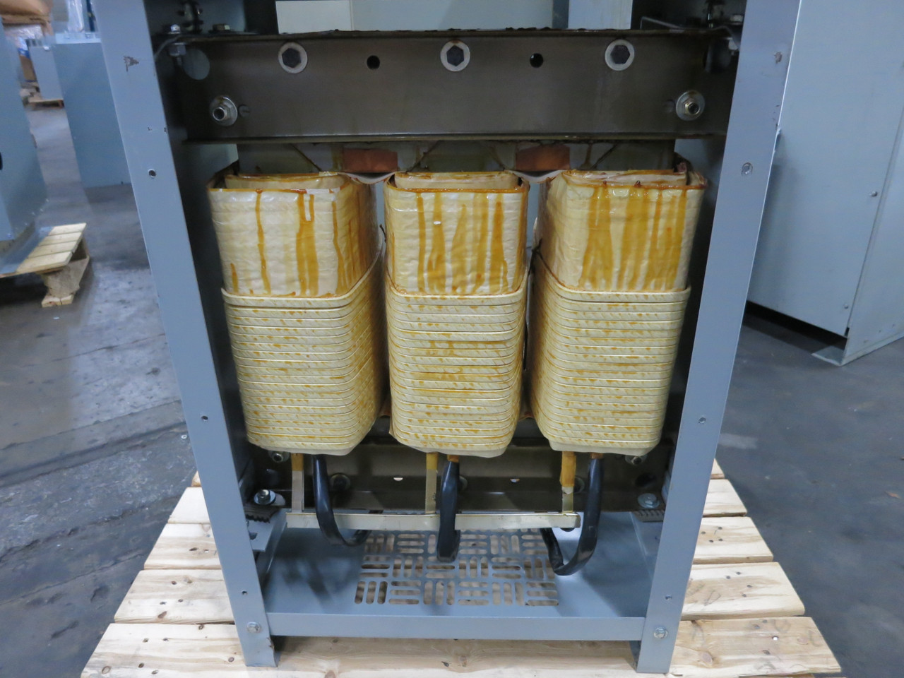 Komori 45 kVA 208 Delta to 220Y/127 V 3PH Dry Type Transformer K208045 208V 220 (DW7353-1)