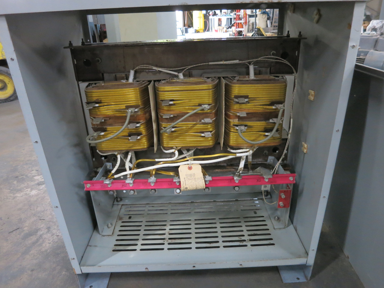 GE 75 kVA 460 Delta to 460Y/266 V 3PH Isolation Transformer 9T23B4007G42 460V (DW7368-1)