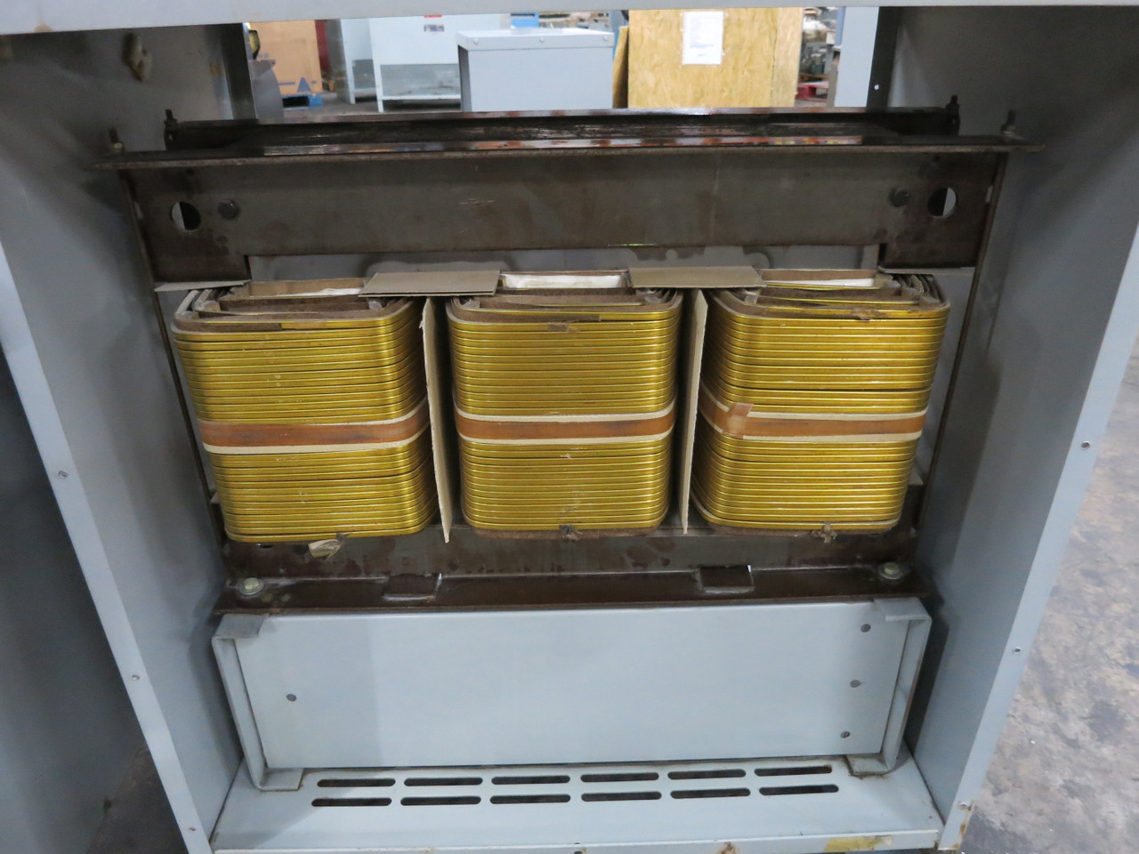 GE 75 kVA 460 Delta to 460Y/266 V 3PH Isolation Transformer 9T23B4007G42 460V (DW7368-1)